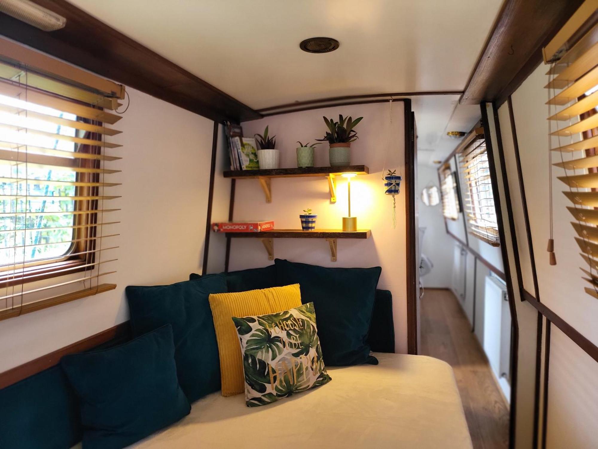 Lovely Canal Boat In Little Venice For Family & Friends London Exterior photo